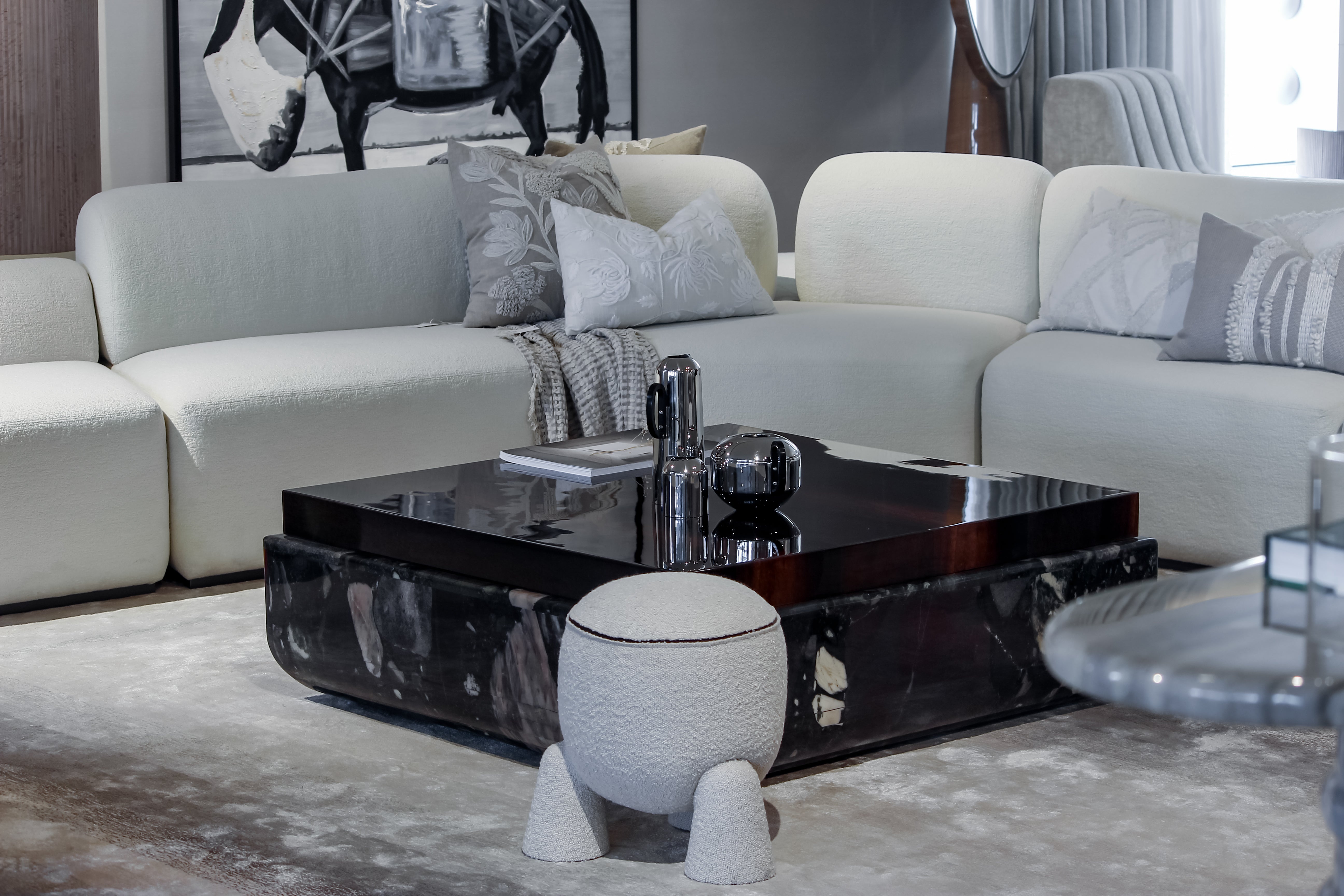 Obsidian Luxe Coffee Table – A Bold Expression of Modern Luxury